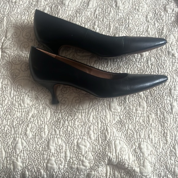 COPY - Donald J Pliner Leather Kitten Heel Pumps "Rome" Black 6M EUC - Picture 3 of 3